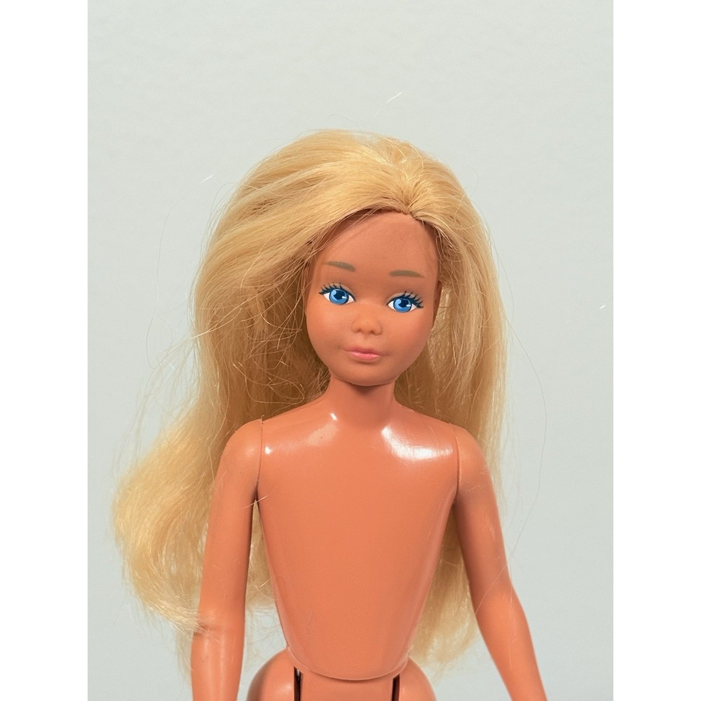Vintage Mattel Malibu Skipper Sun Gold Doll Blonde Twist  1983 Model 1069 Barbie